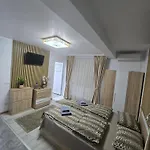 Gazde/Camere de închiriat Casa Darya-24h Check-in